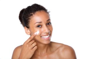 HOW TO PROPERLY APPLY YOUR FACIAL MOISTURIZER